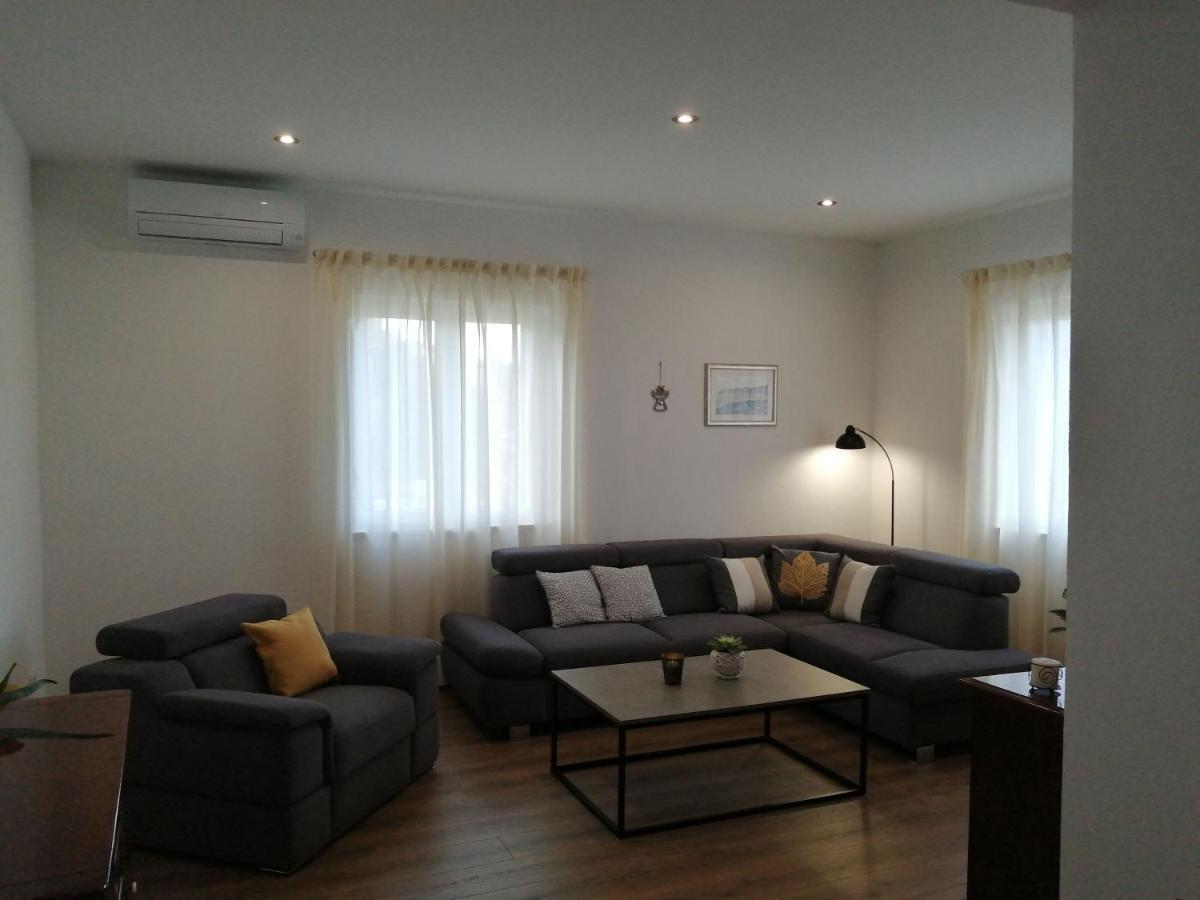 Apartments Jelka Постіра Екстер'єр фото