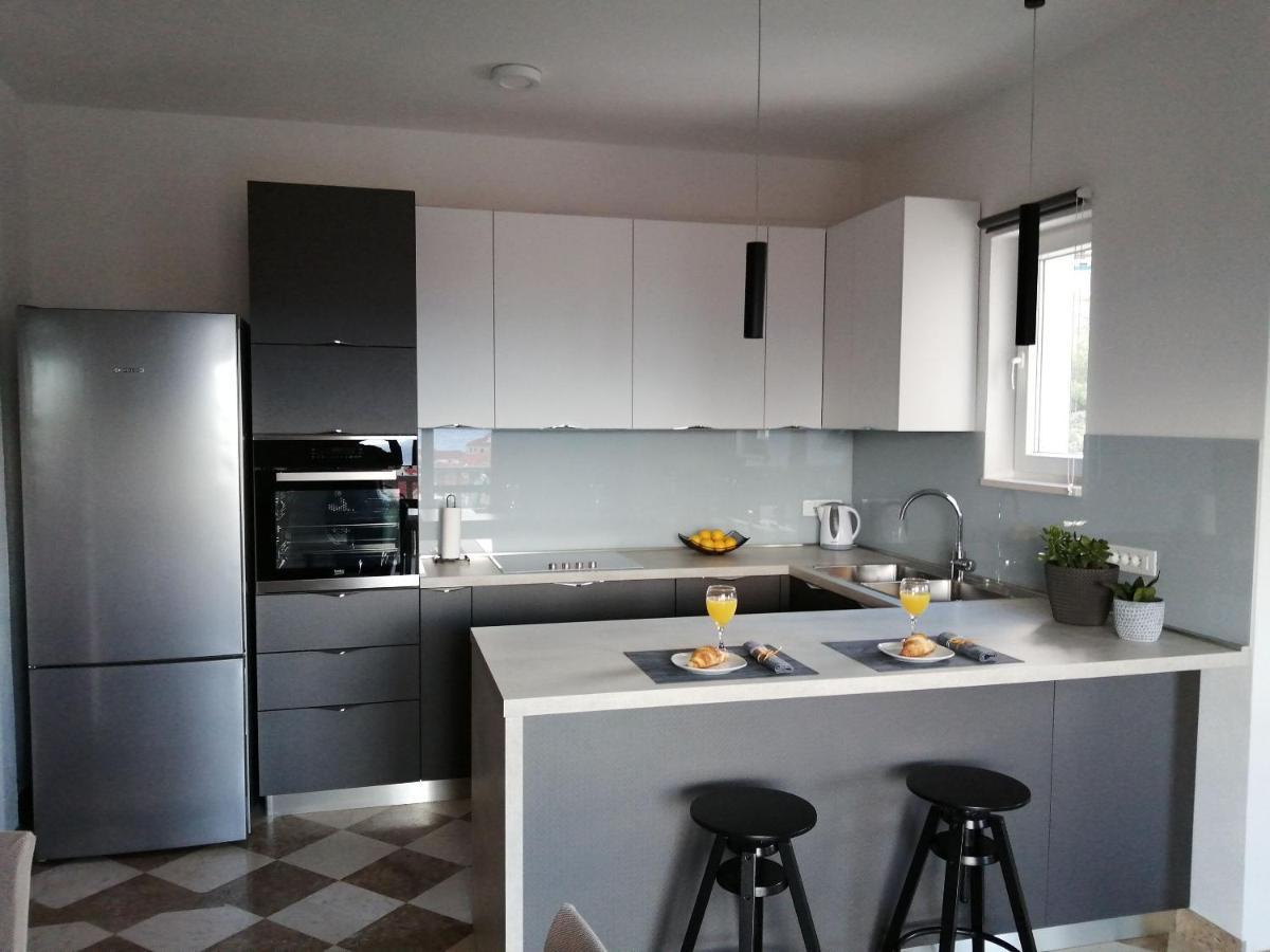 Apartments Jelka Постіра Екстер'єр фото
